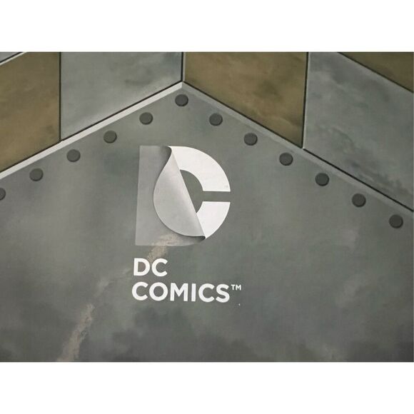 Rare Justice League DC Comics 3D Folding Graphic Chess Board - Picture 5 of 9